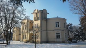 Zdjęcie autorstwa Zwisamito na licencji CC BY SA 4.0 https creativecommons.org licenses by sa 4.0 . Wprowadzone zmiany  zmiana kolorów. 300x170 - Historia i Walory Parku Kombatantów